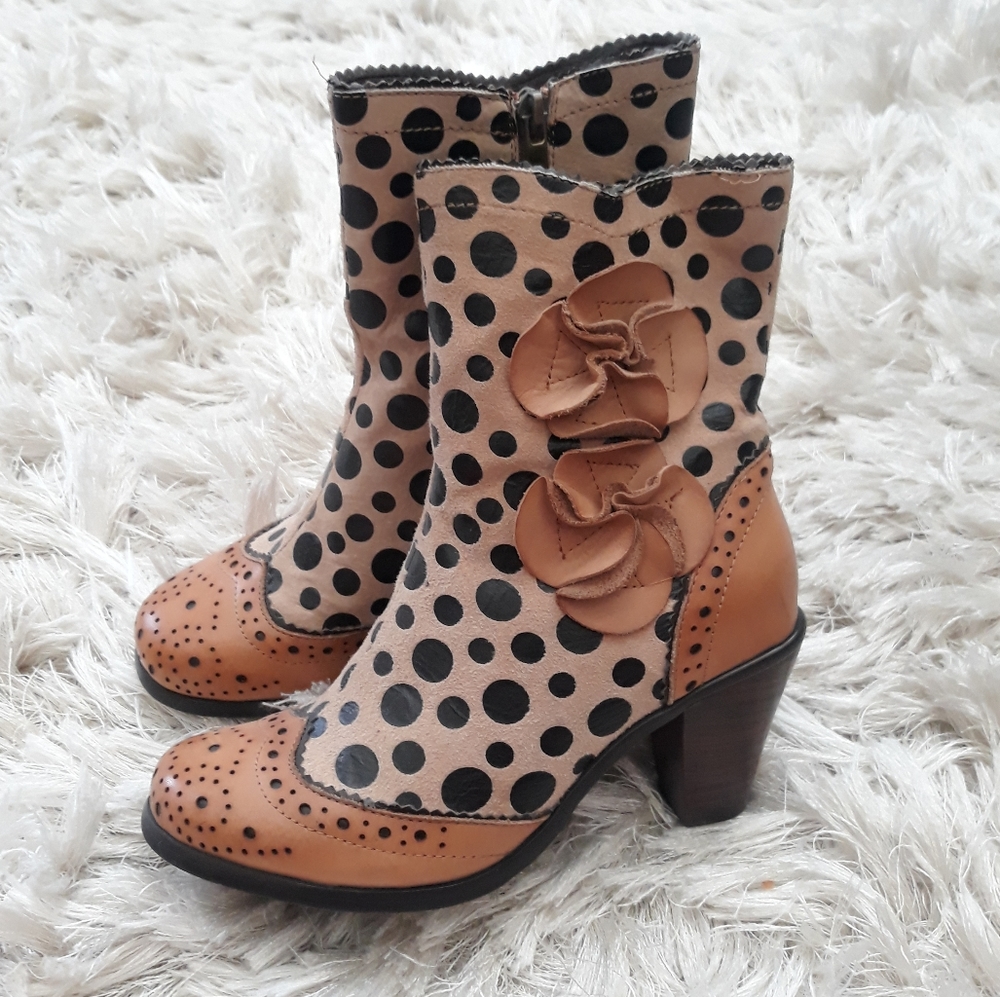 NWOT L'Artiste Perignon Boots